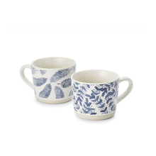 Charger l&#39;image dans la galerie, Tasse en céramique bleue et blanche
